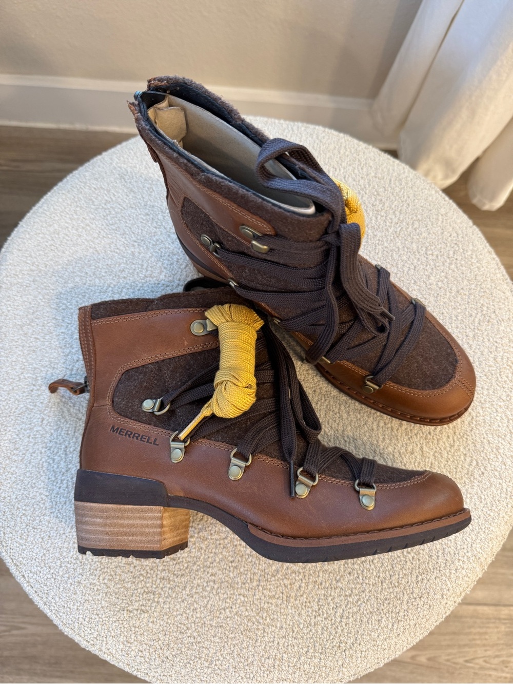 Merrell Shiloh II Warm Boots Oak Color Size 6